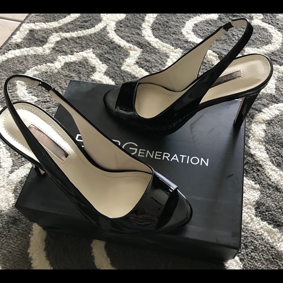 bcbg black patent leather pumps